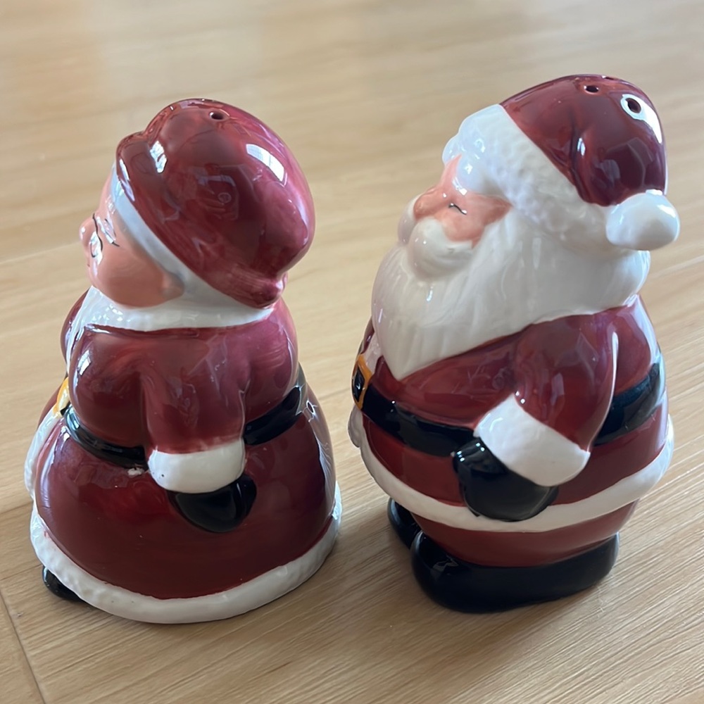 THE SANTA AND MRS CLAUSE ENCORE EDITION SALT AND PEPPER SET FROM PUBLIX 2003 EUC - Picture 3 of 8